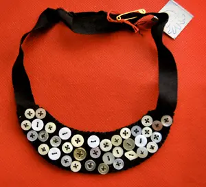 Imagen Collar de botones negro
